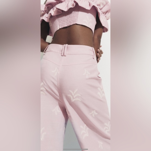 LINEN EMBROIDERED TROUSERS (NWT)
Size XXL
NEW WITH TAG - Picture 2 of 6